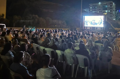 İzmir Çiğli’de Mahalle Sinema Günlerine büyük ilgi